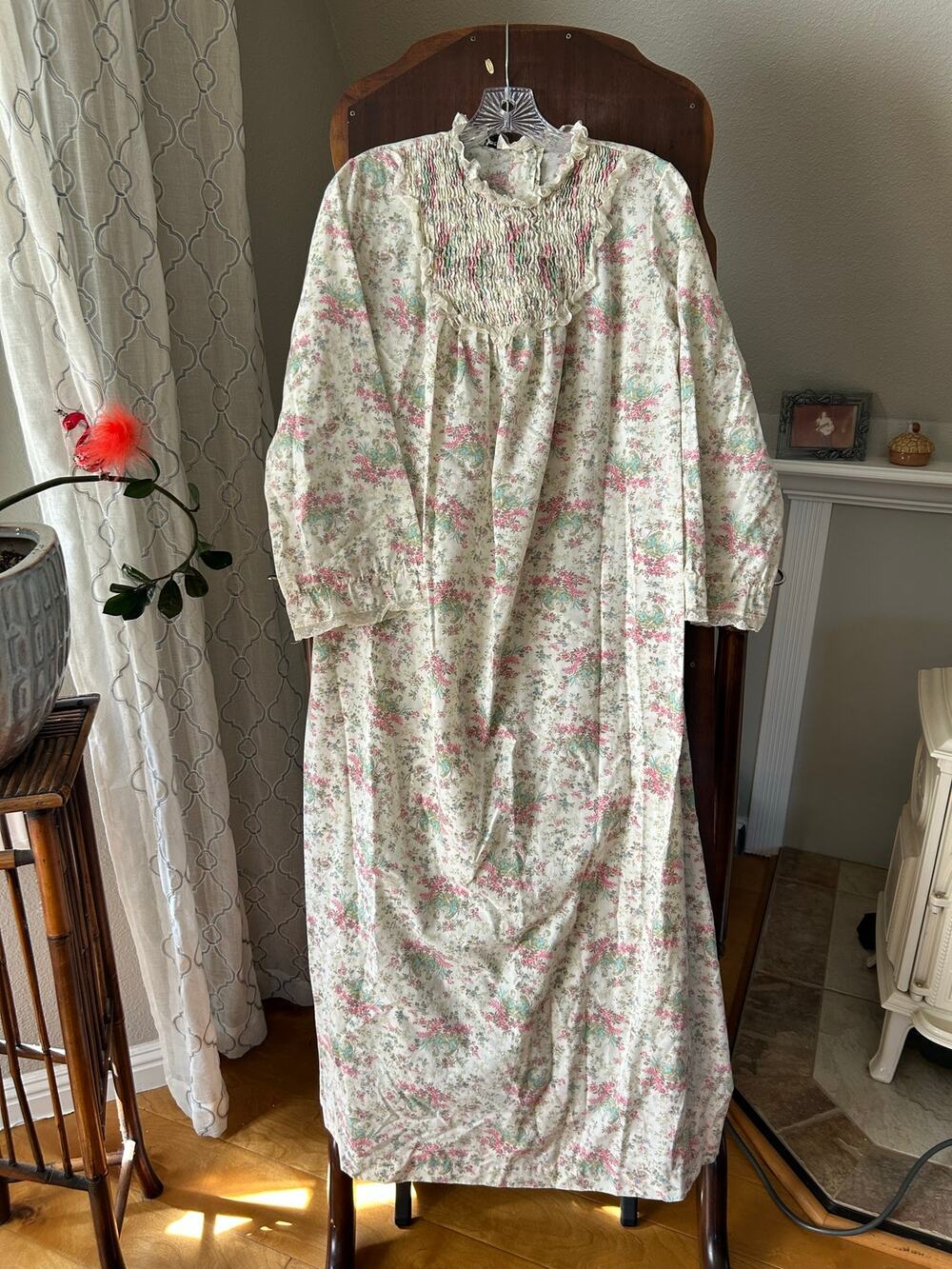Mr. Jac Jr. vintage long sleeve smocked floral nightgown ruffled collar medium